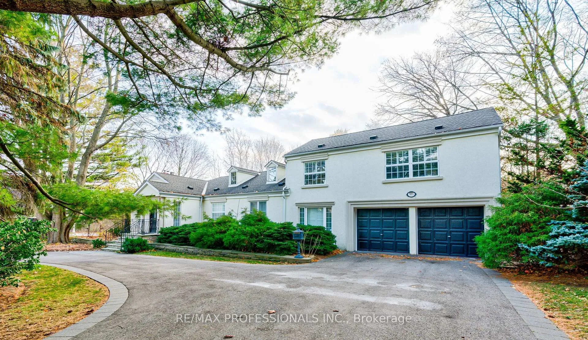 Front of 560 Meadow Wood Road