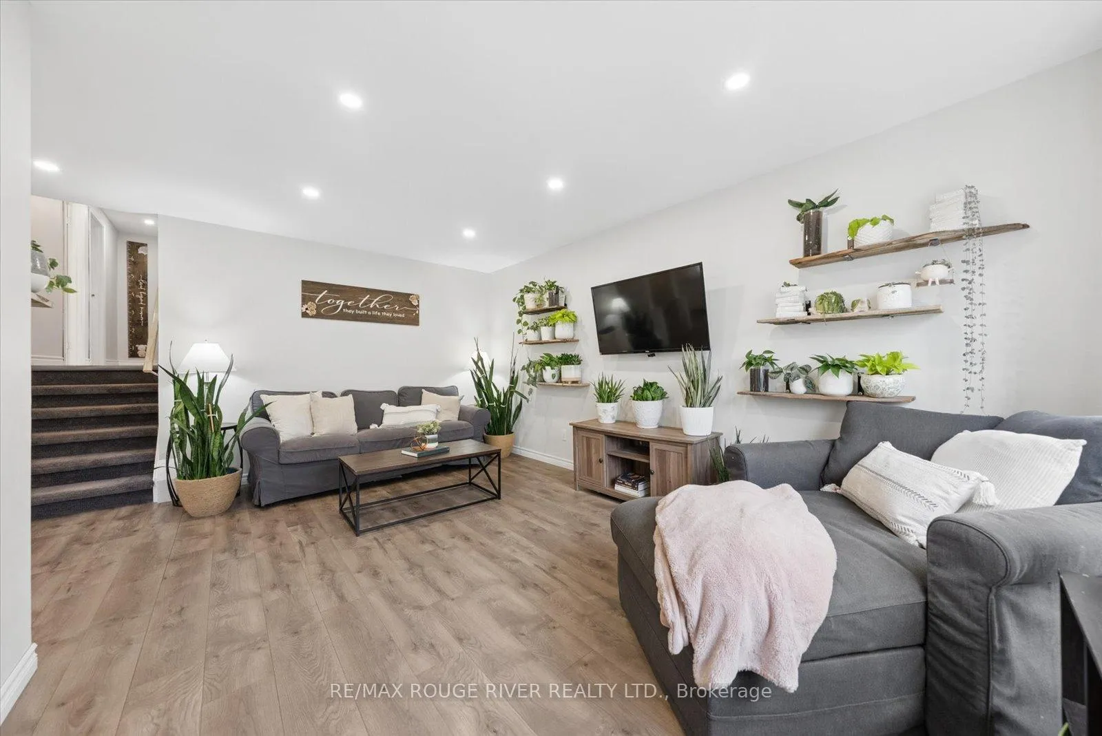 Photo 4 of 43 Ormond Drive, Oshawa, Samac — HOMEH