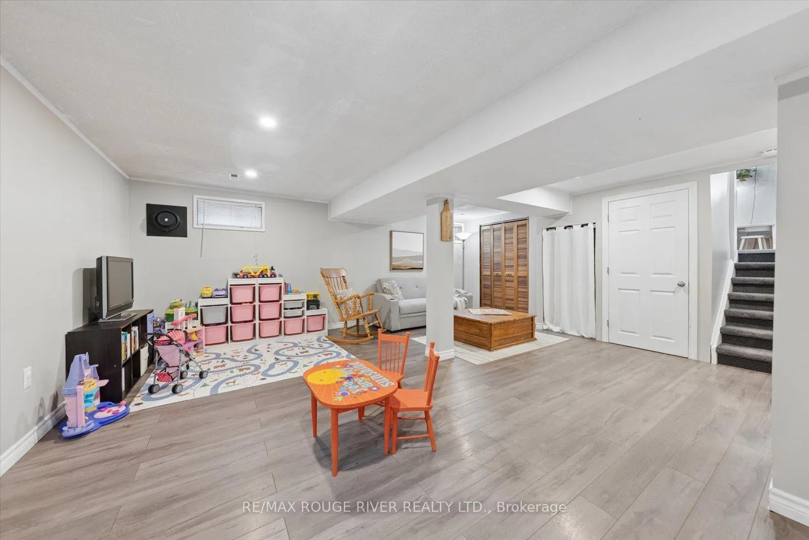 Photo 13 of 43 Ormond Drive, Oshawa, Samac — HOMEH