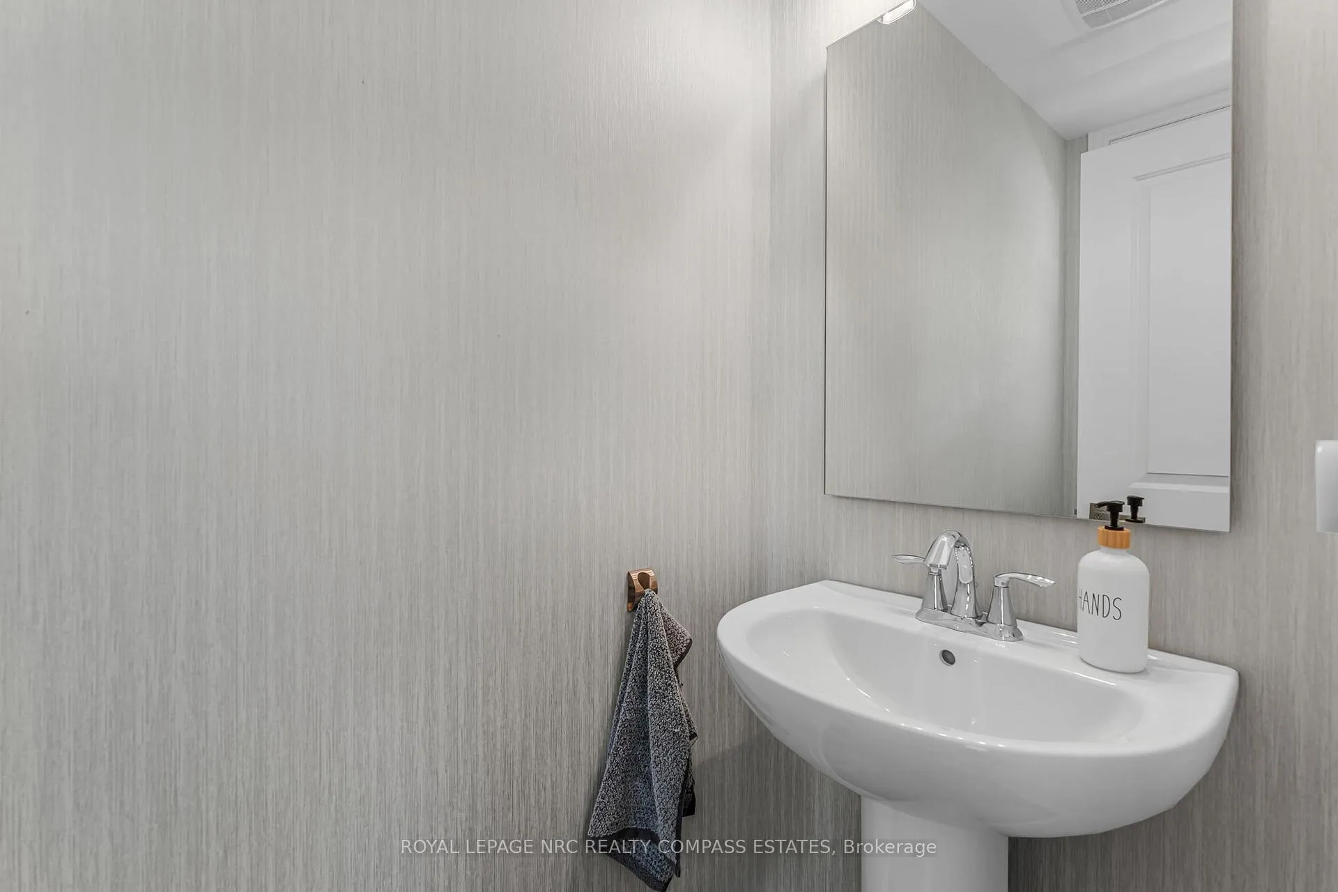 Photo 8 of 21 Willow Bank Common, St. Catharines, Grapeview — HOMEH