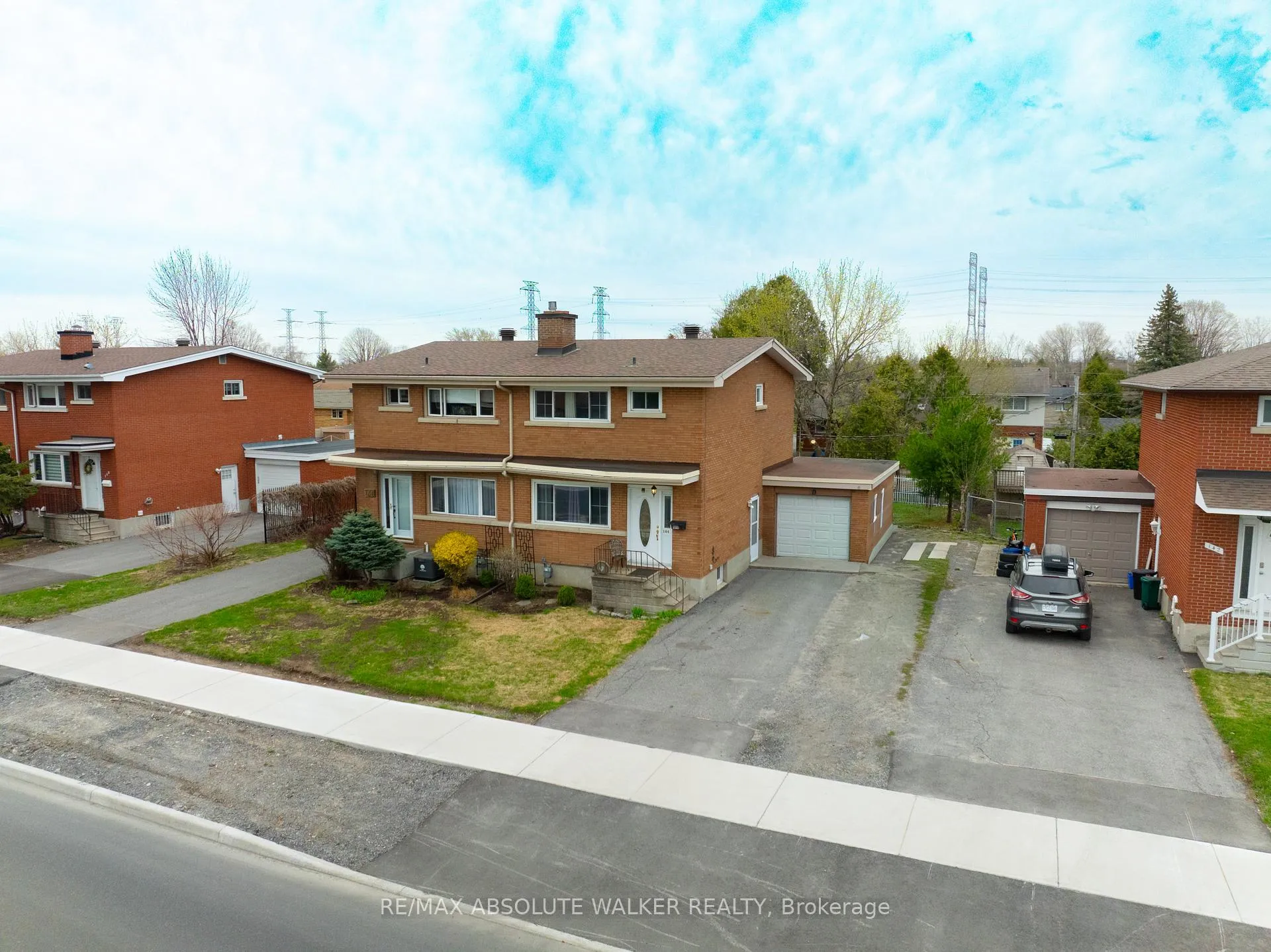 Photo 2 of 144 Viewmount Drive, Ottawa, Meadowlands/Crestview — HOMEH