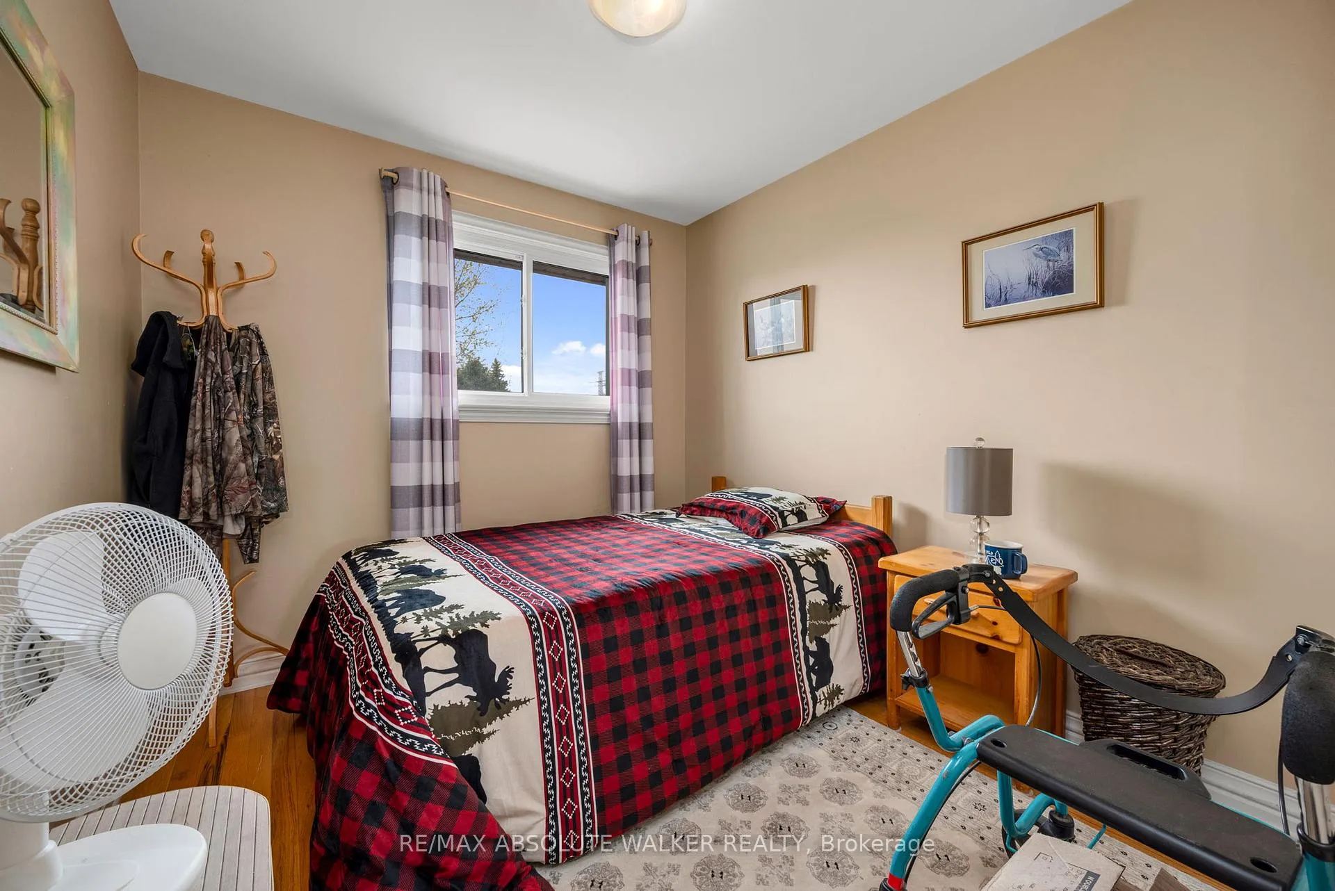 Photo 9 of 144 Viewmount Drive, Ottawa, Meadowlands/Crestview — HOMEH