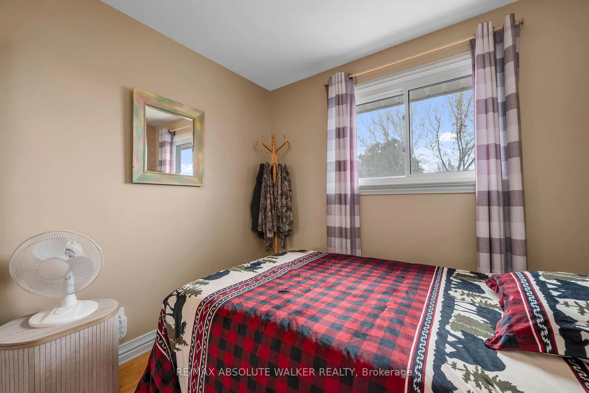 Photo 10 of 144 Viewmount Drive, Ottawa, Meadowlands/Crestview — HOMEH