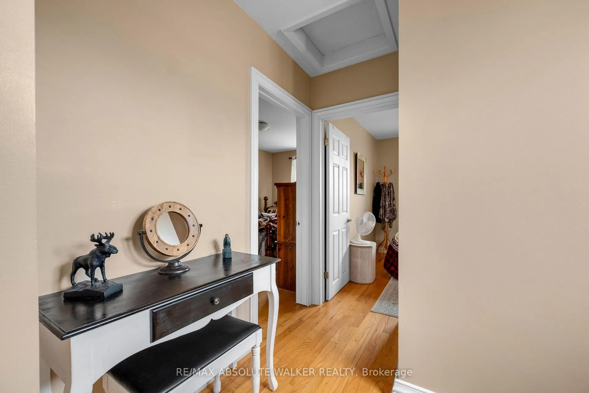 Photo 11 of 144 Viewmount Drive, Ottawa, Meadowlands/Crestview — HOMEH