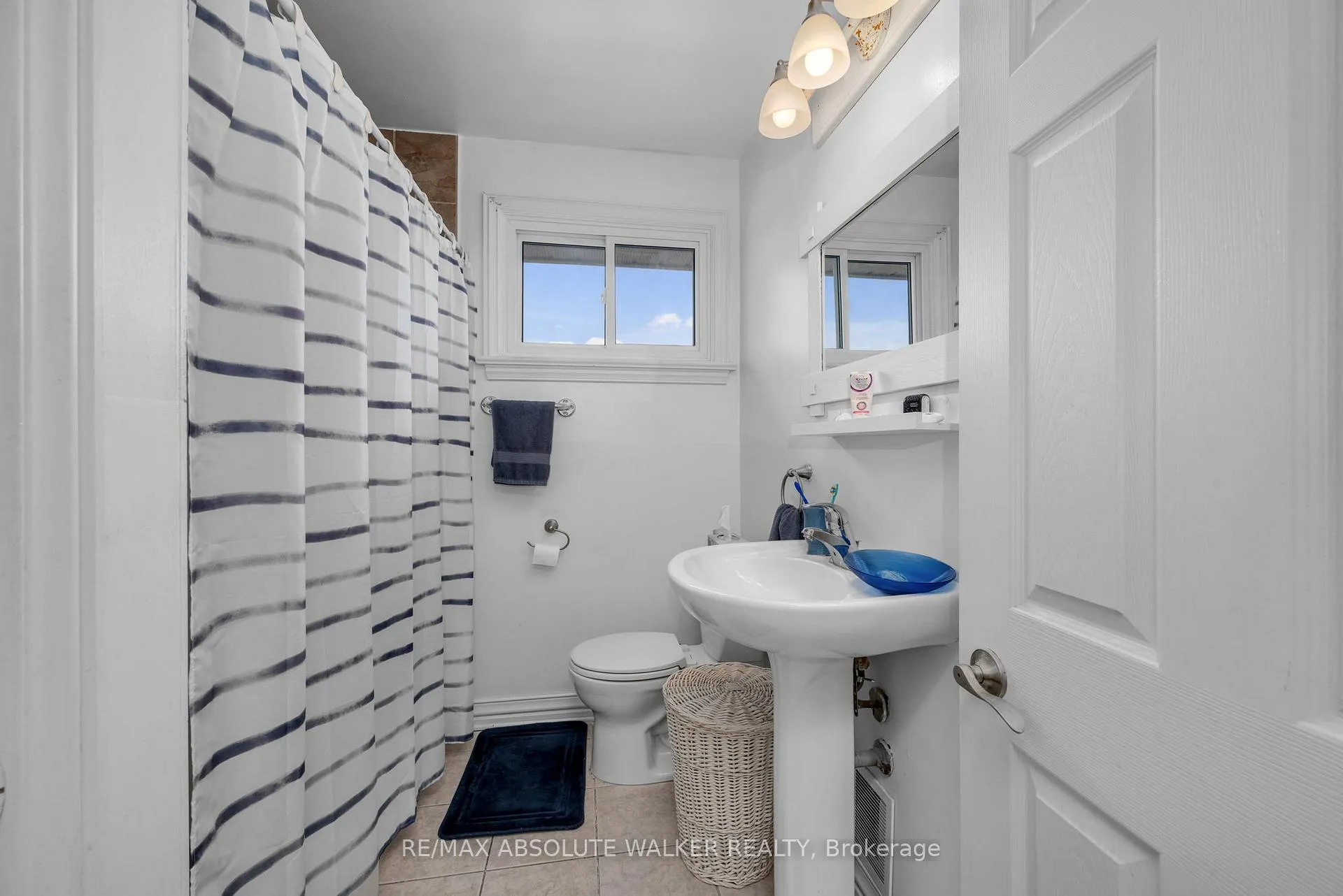 Photo 14 of 144 Viewmount Drive, Ottawa, Meadowlands/Crestview — HOMEH