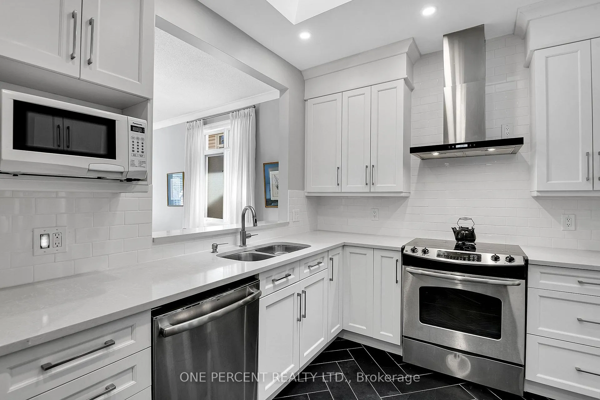 Photo 13 of Unit 15, 1240 Kilborn Place, Ottawa, Alta Vista — HOMEH