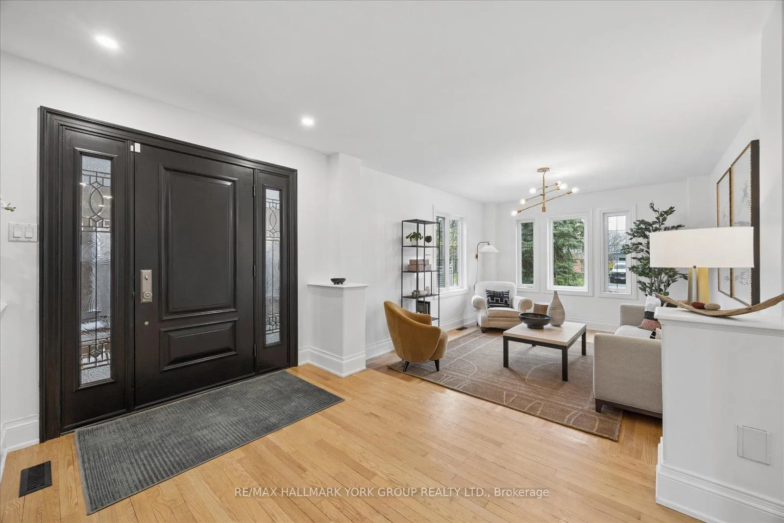 Photo 4 of 123 Brookeview Drive, Aurora, Aurora Highlands — HOMEH