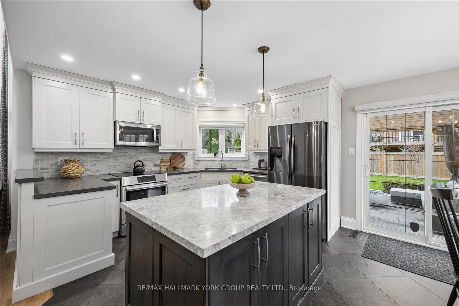 Photo 12 of 123 Brookeview Drive, Aurora, Aurora Highlands — HOMEH