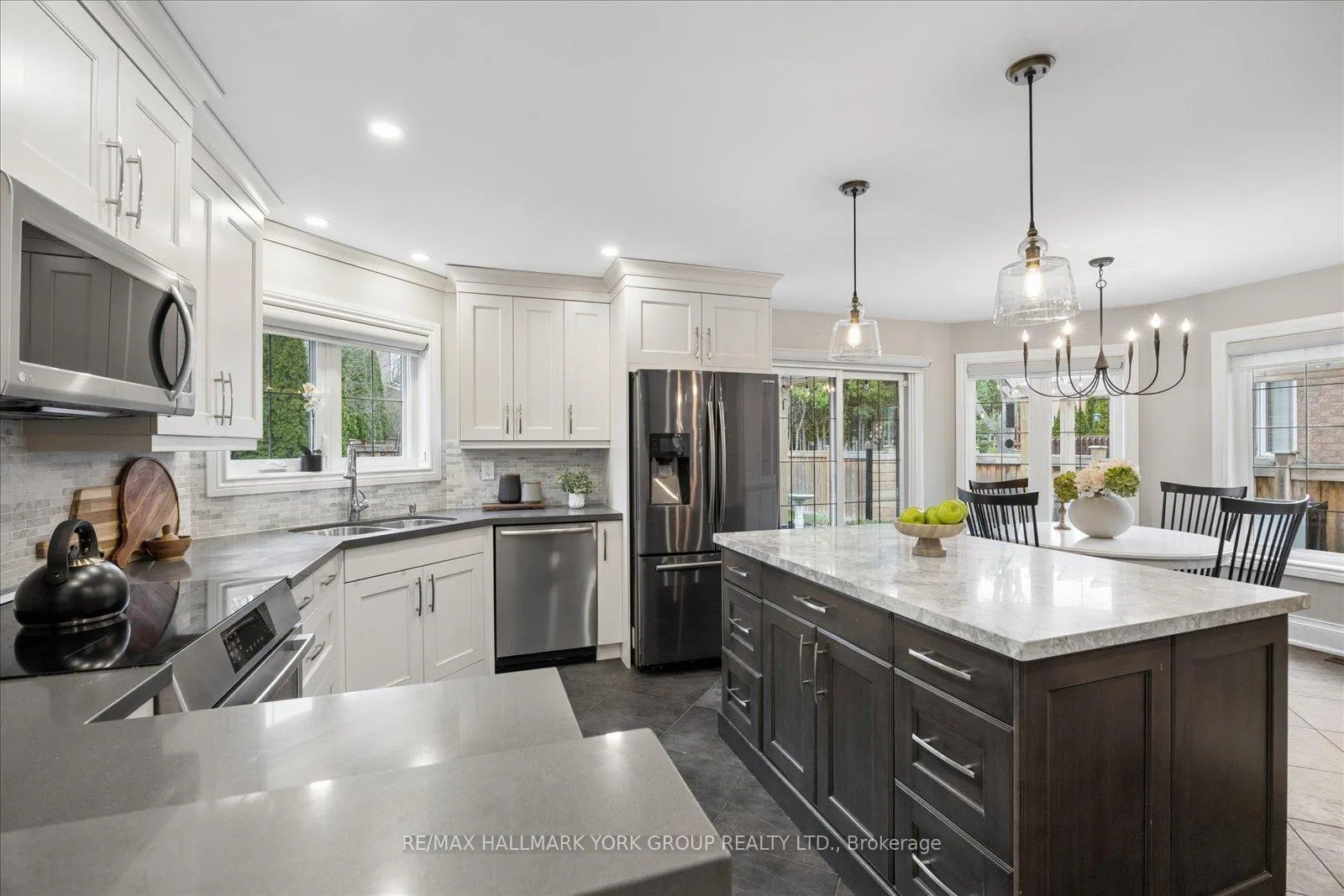 Photo 14 of 123 Brookeview Drive, Aurora, Aurora Highlands — HOMEH