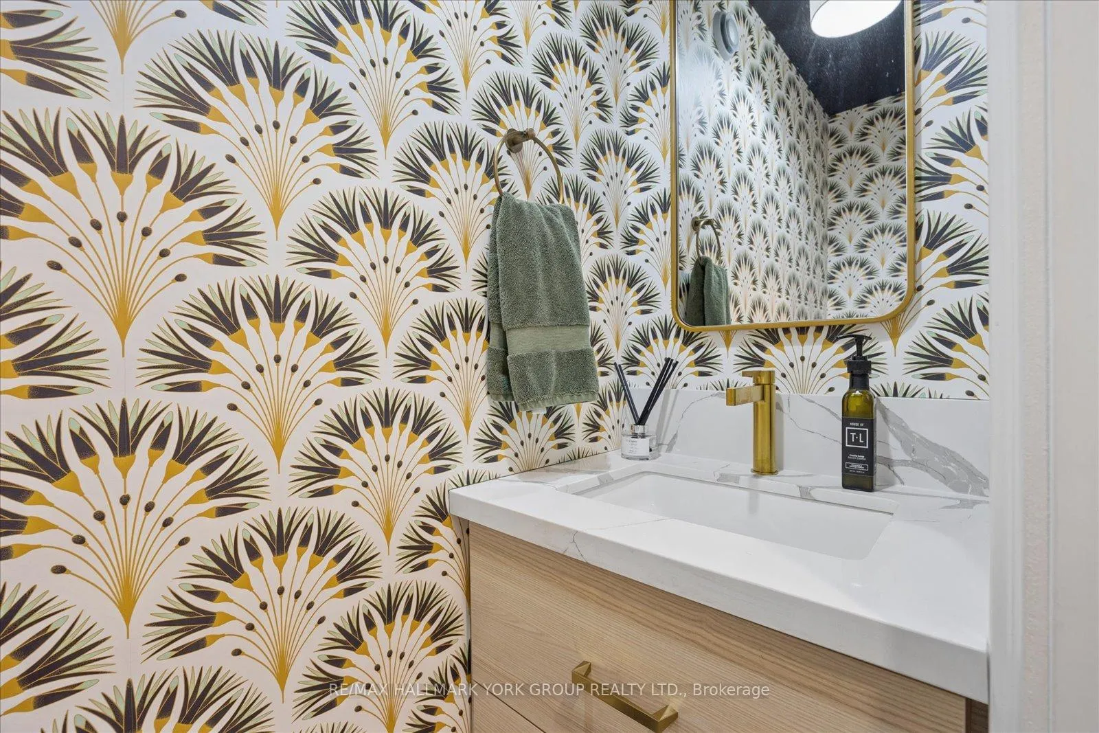 Photo 20 of 123 Brookeview Drive, Aurora, Aurora Highlands — HOMEH