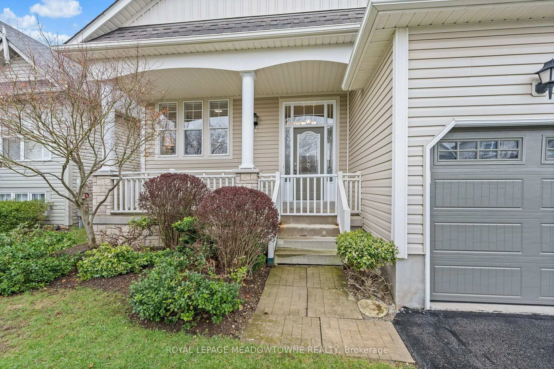 Photo 3 of 8 Bonnette Street, Halton Hills, Acton — HOMEH