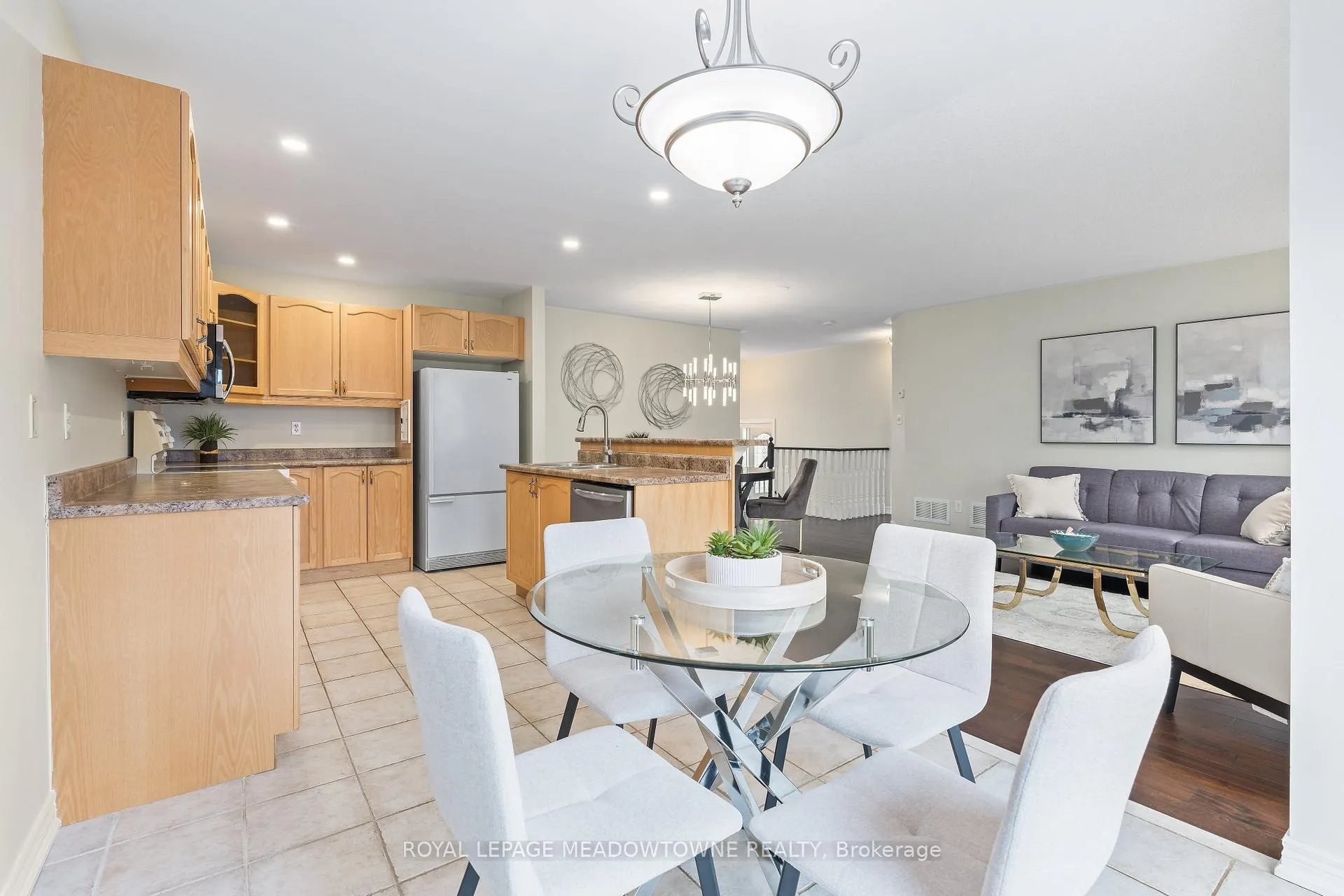 Photo 10 of 8 Bonnette Street, Halton Hills, Acton — HOMEH