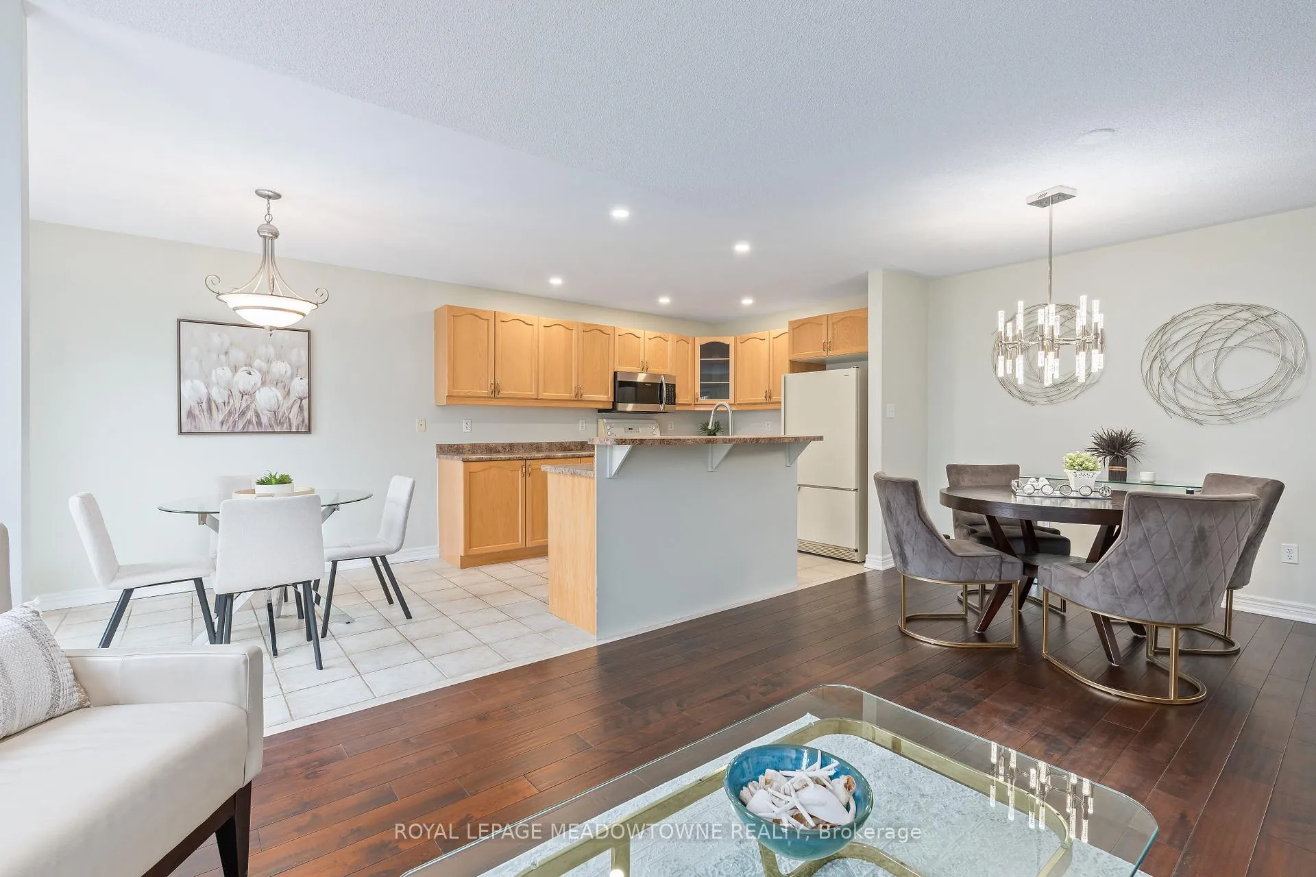 Photo 11 of 8 Bonnette Street, Halton Hills, Acton — HOMEH