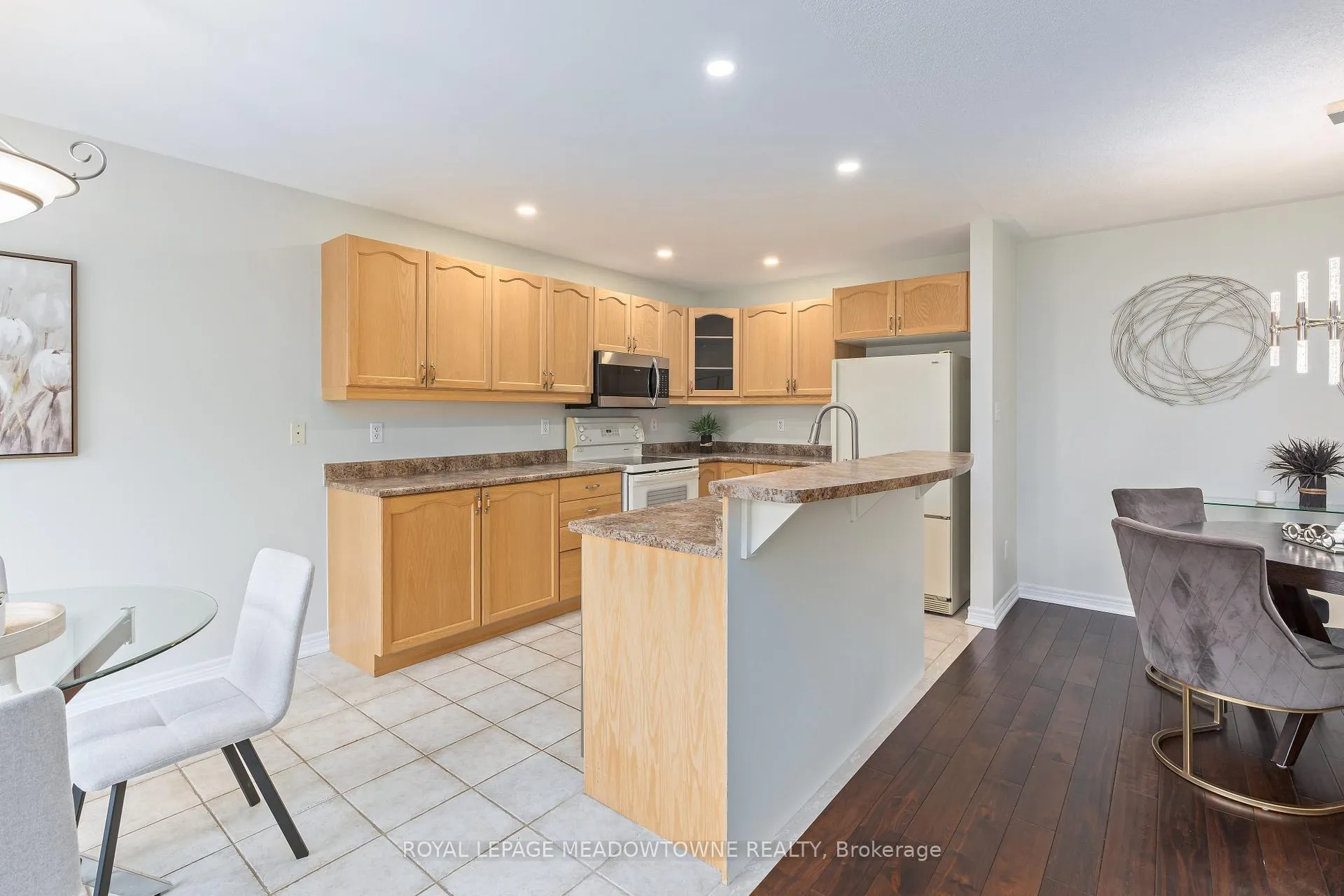 Photo 14 of 8 Bonnette Street, Halton Hills, Acton — HOMEH