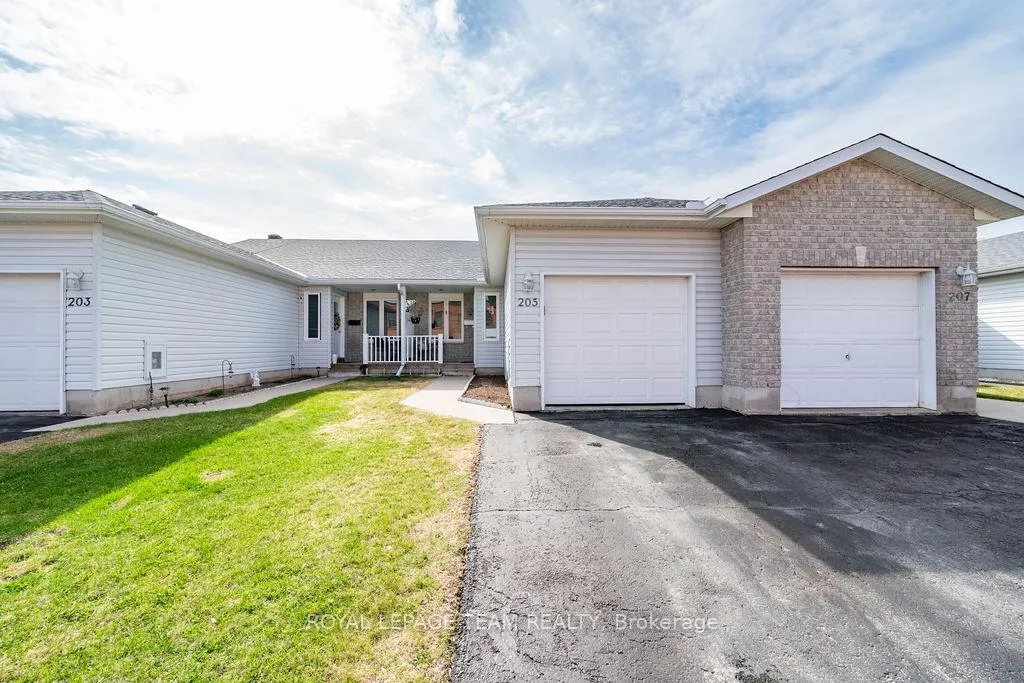 Photo 1 of 205 Renfrew Avenue W, Renfrew — HOMEH
