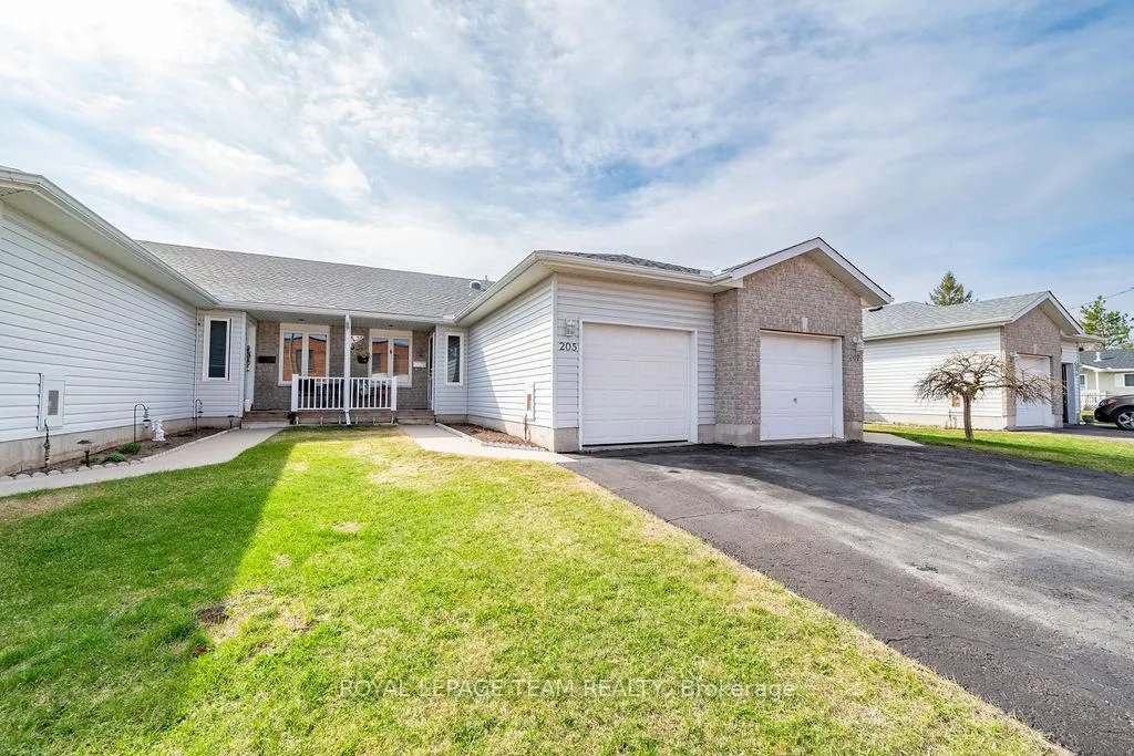 Photo 2 of 205 Renfrew Avenue W, Renfrew — HOMEH