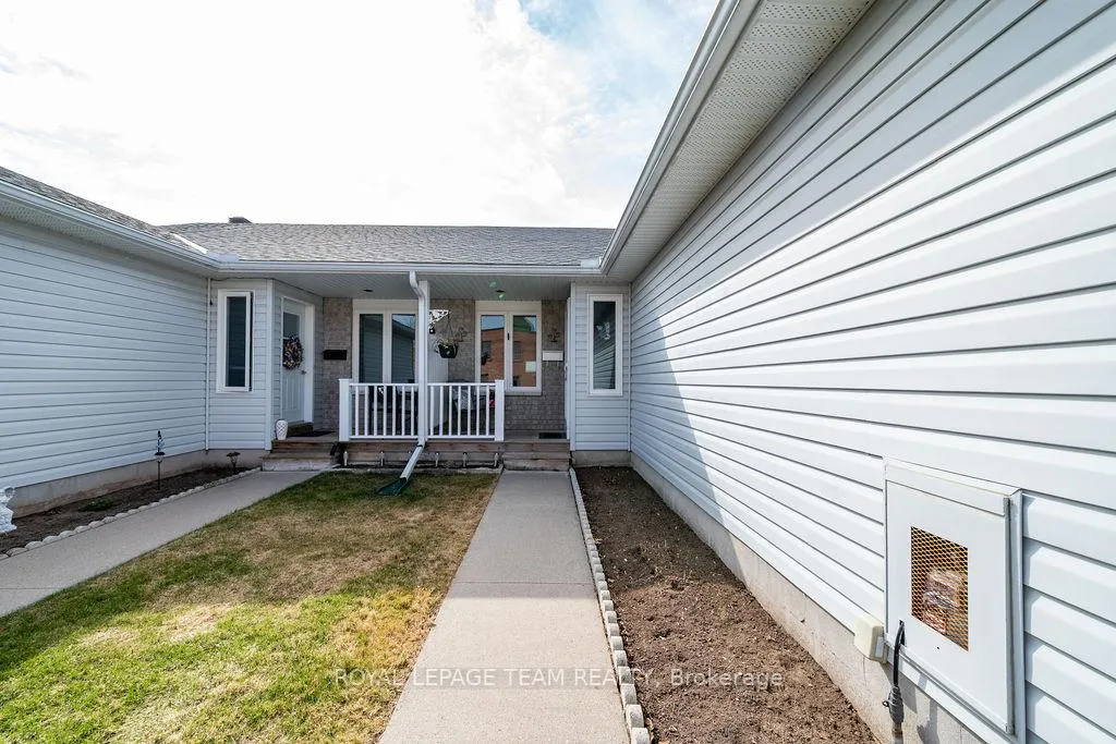 Photo 3 of 205 Renfrew Avenue W, Renfrew — HOMEH
