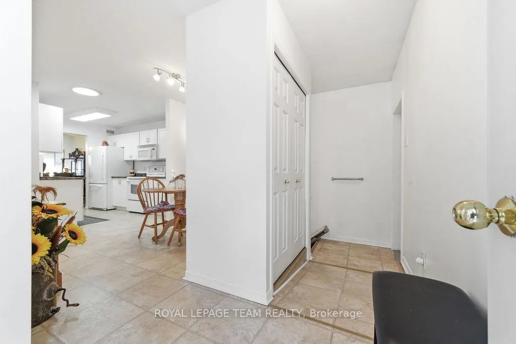 Photo 6 of 205 Renfrew Avenue W, Renfrew — HOMEH