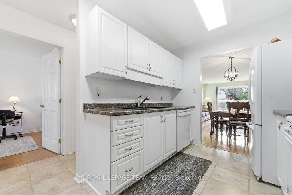 Photo 9 of 205 Renfrew Avenue W, Renfrew — HOMEH