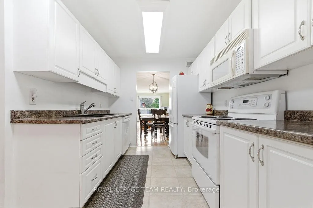 Photo 10 of 205 Renfrew Avenue W, Renfrew — HOMEH