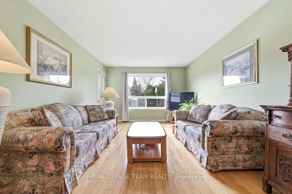 Photo 14 of 205 Renfrew Avenue W, Renfrew — HOMEH