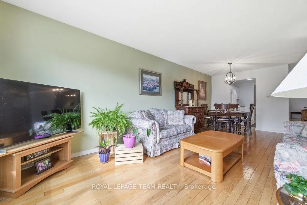 Photo 15 of 205 Renfrew Avenue W, Renfrew — HOMEH