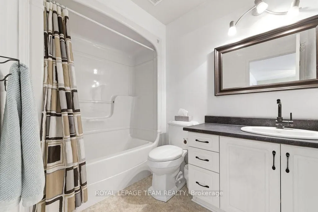 Photo 19 of 205 Renfrew Avenue W, Renfrew — HOMEH