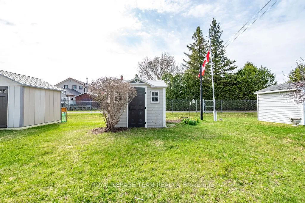 Photo 36 of 205 Renfrew Avenue W, Renfrew — HOMEH