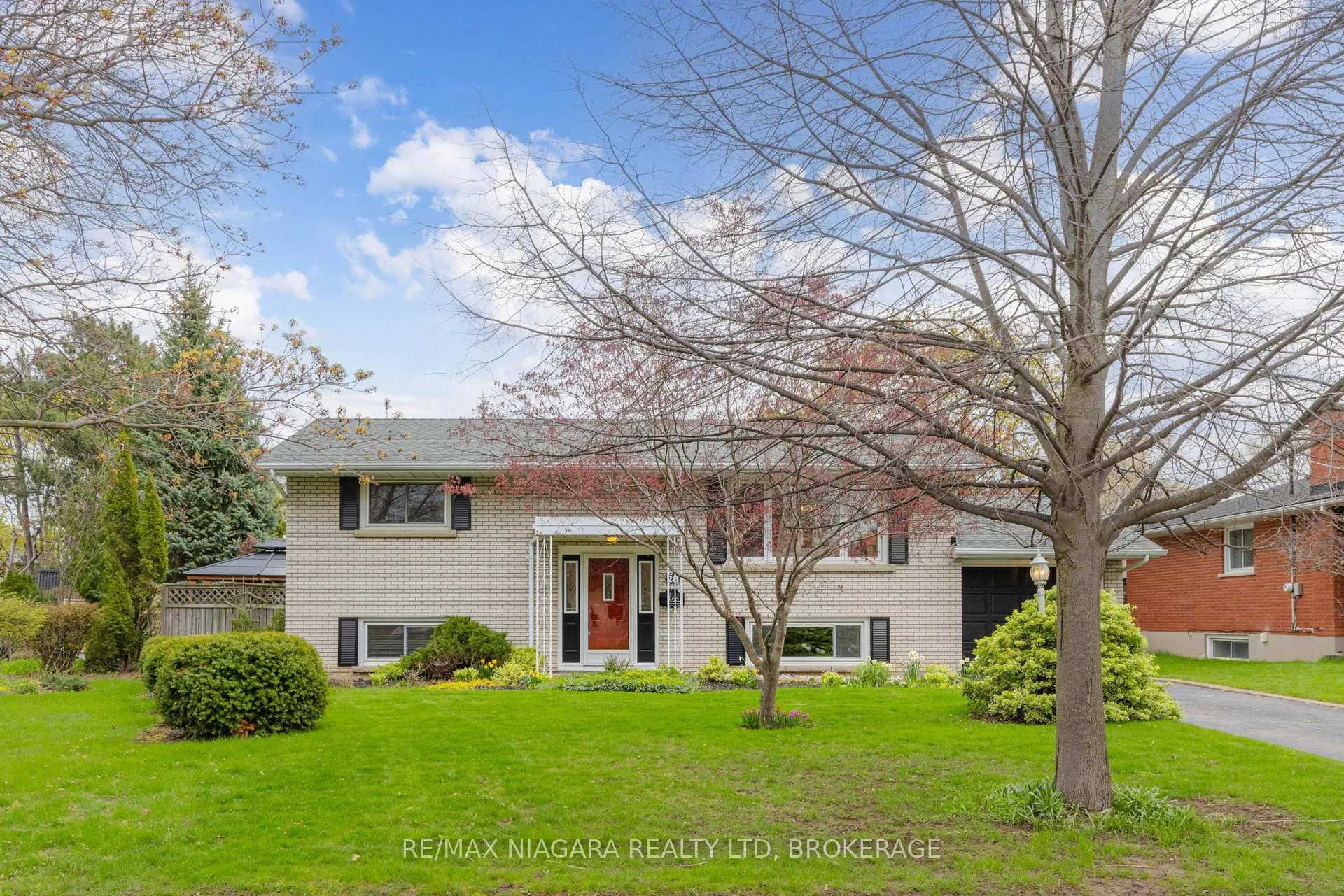 Photo 1 of 28 Viking Drive, St. Catharines, Bunting/Linwell — HOMEH