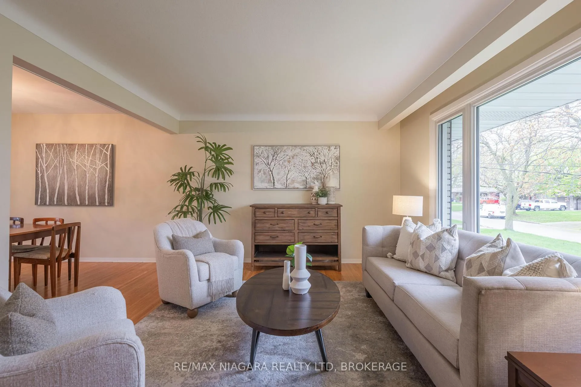 Photo 7 of 28 Viking Drive, St. Catharines, Bunting/Linwell — HOMEH