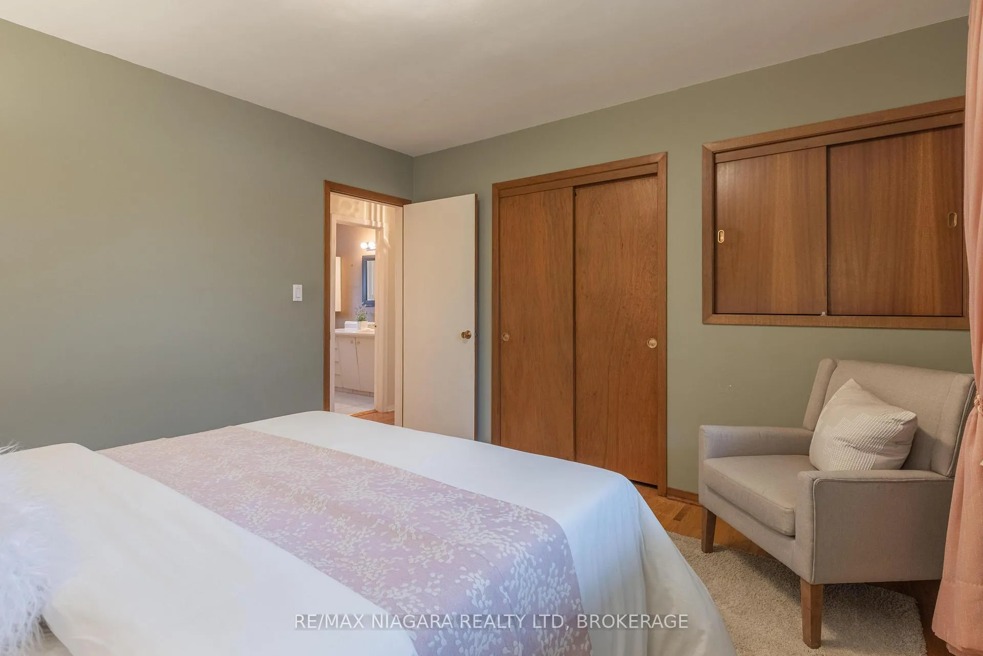 Photo 15 of 28 Viking Drive, St. Catharines, Bunting/Linwell — HOMEH