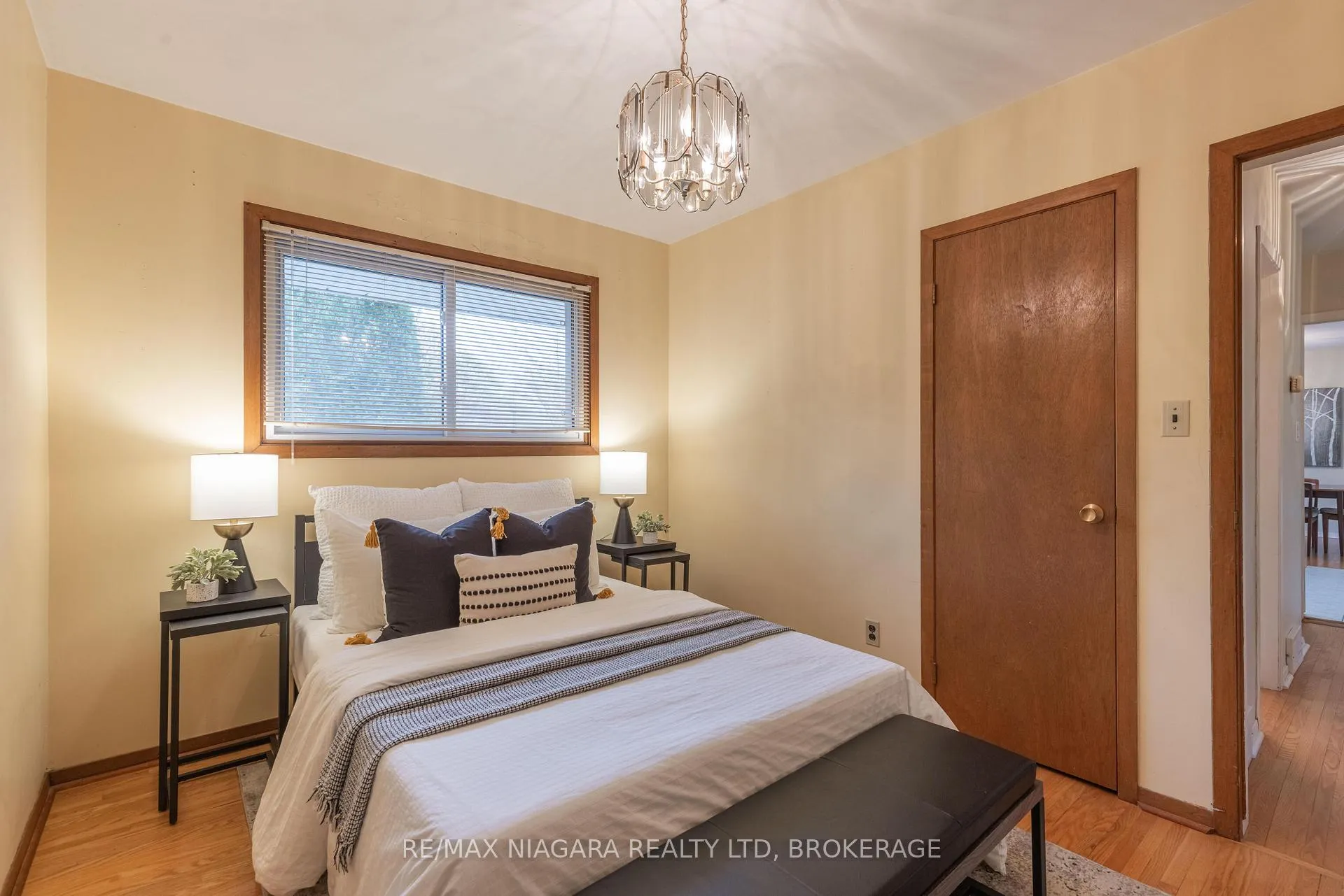 Photo 17 of 28 Viking Drive, St. Catharines, Bunting/Linwell — HOMEH