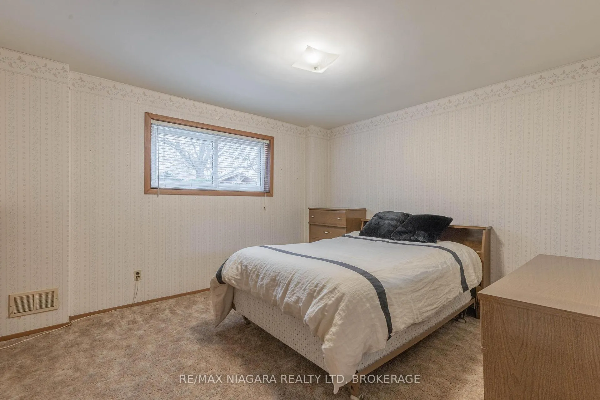 Photo 24 of 28 Viking Drive, St. Catharines, Bunting/Linwell — HOMEH