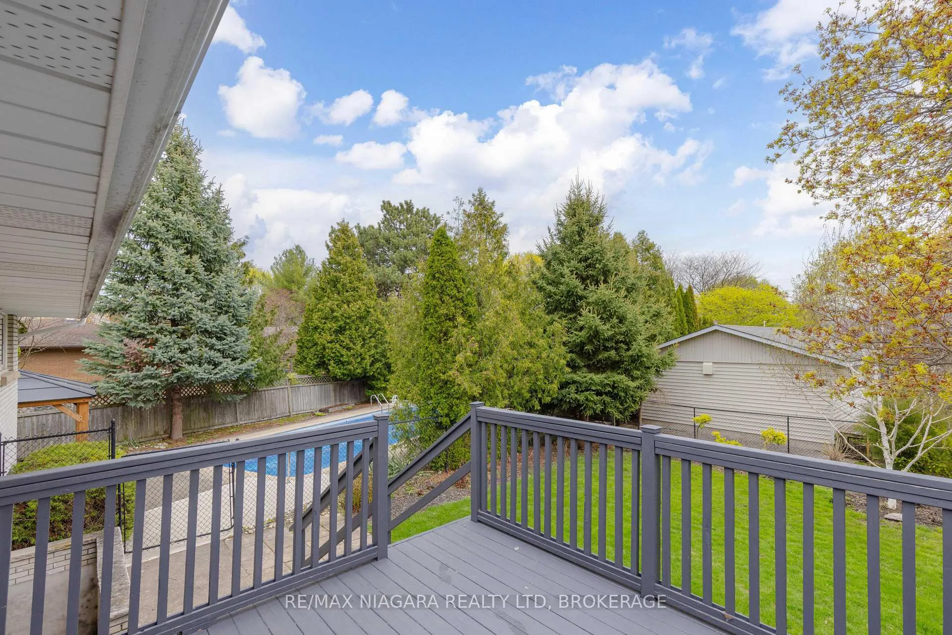 Photo 29 of 28 Viking Drive, St. Catharines, Bunting/Linwell — HOMEH