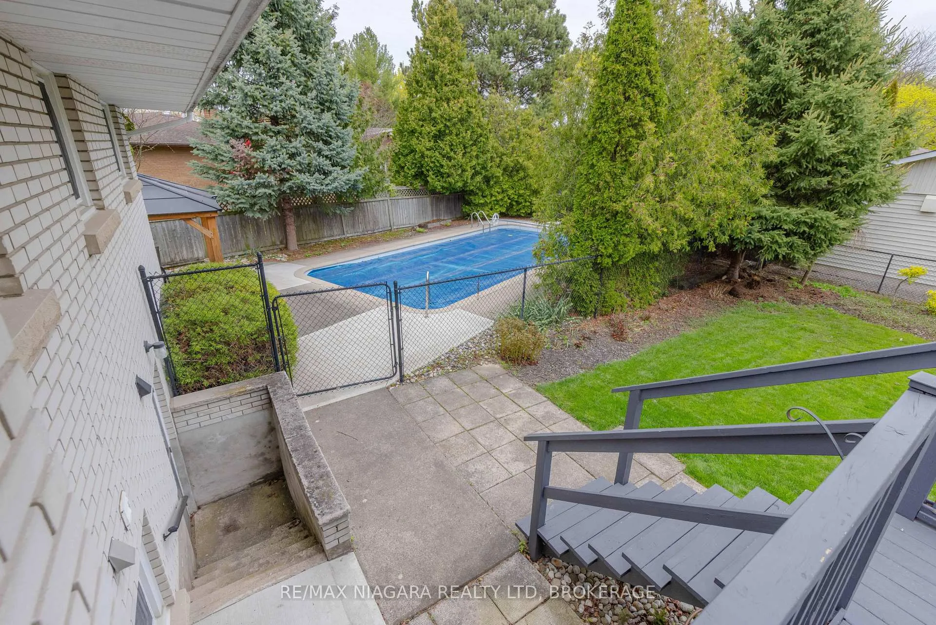 Photo 30 of 28 Viking Drive, St. Catharines, Bunting/Linwell — HOMEH