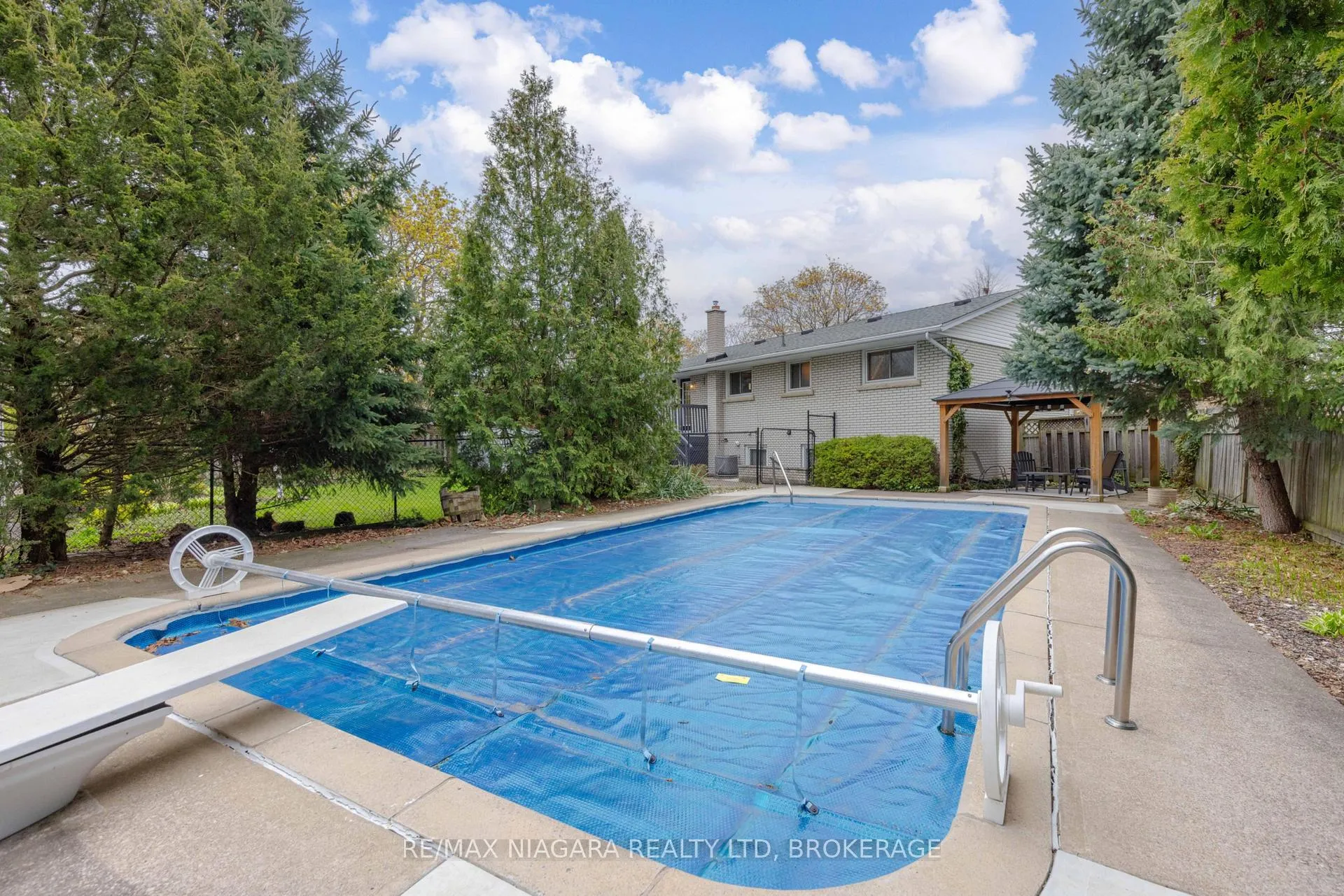 Photo 32 of 28 Viking Drive, St. Catharines, Bunting/Linwell — HOMEH