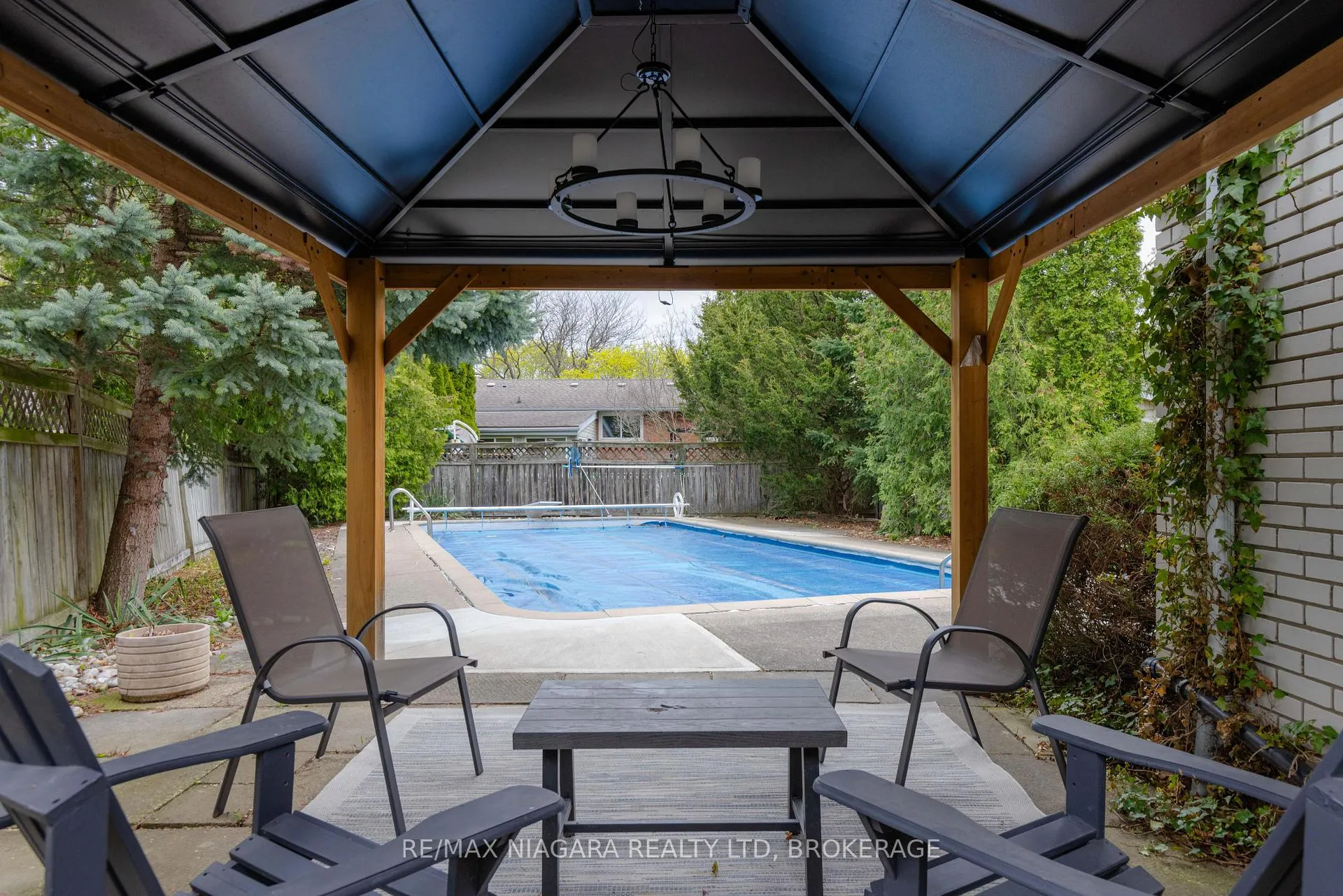 Photo 33 of 28 Viking Drive, St. Catharines, Bunting/Linwell — HOMEH