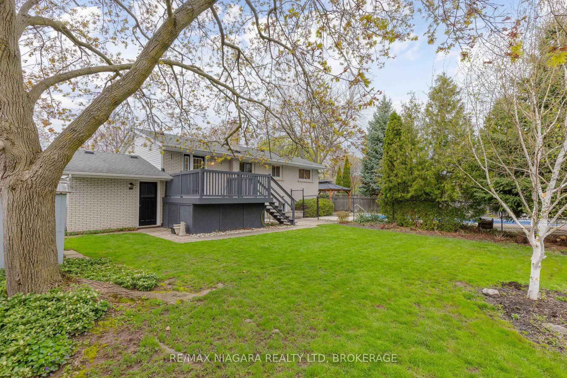 Photo 34 of 28 Viking Drive, St. Catharines, Bunting/Linwell — HOMEH