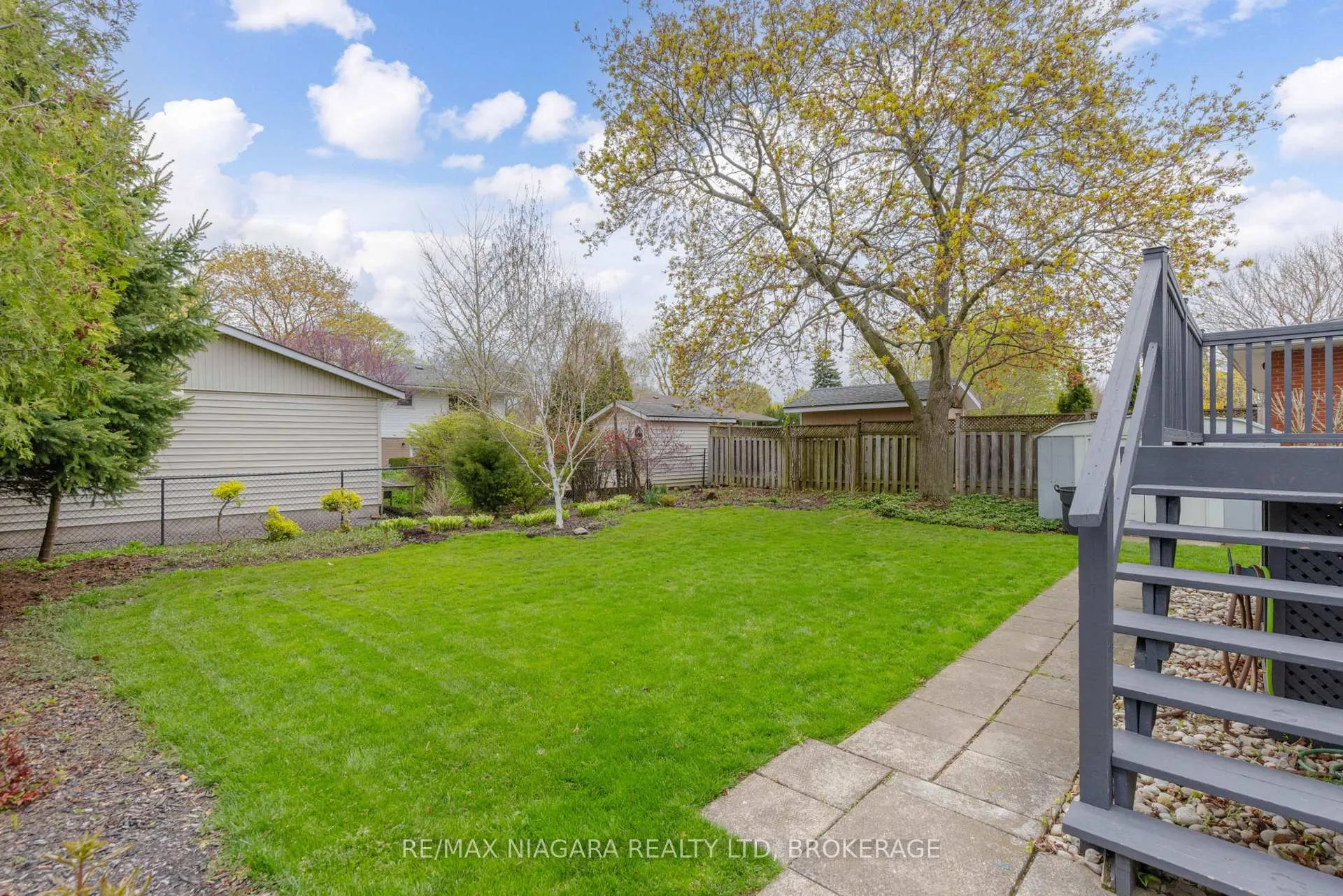 Photo 35 of 28 Viking Drive, St. Catharines, Bunting/Linwell — HOMEH