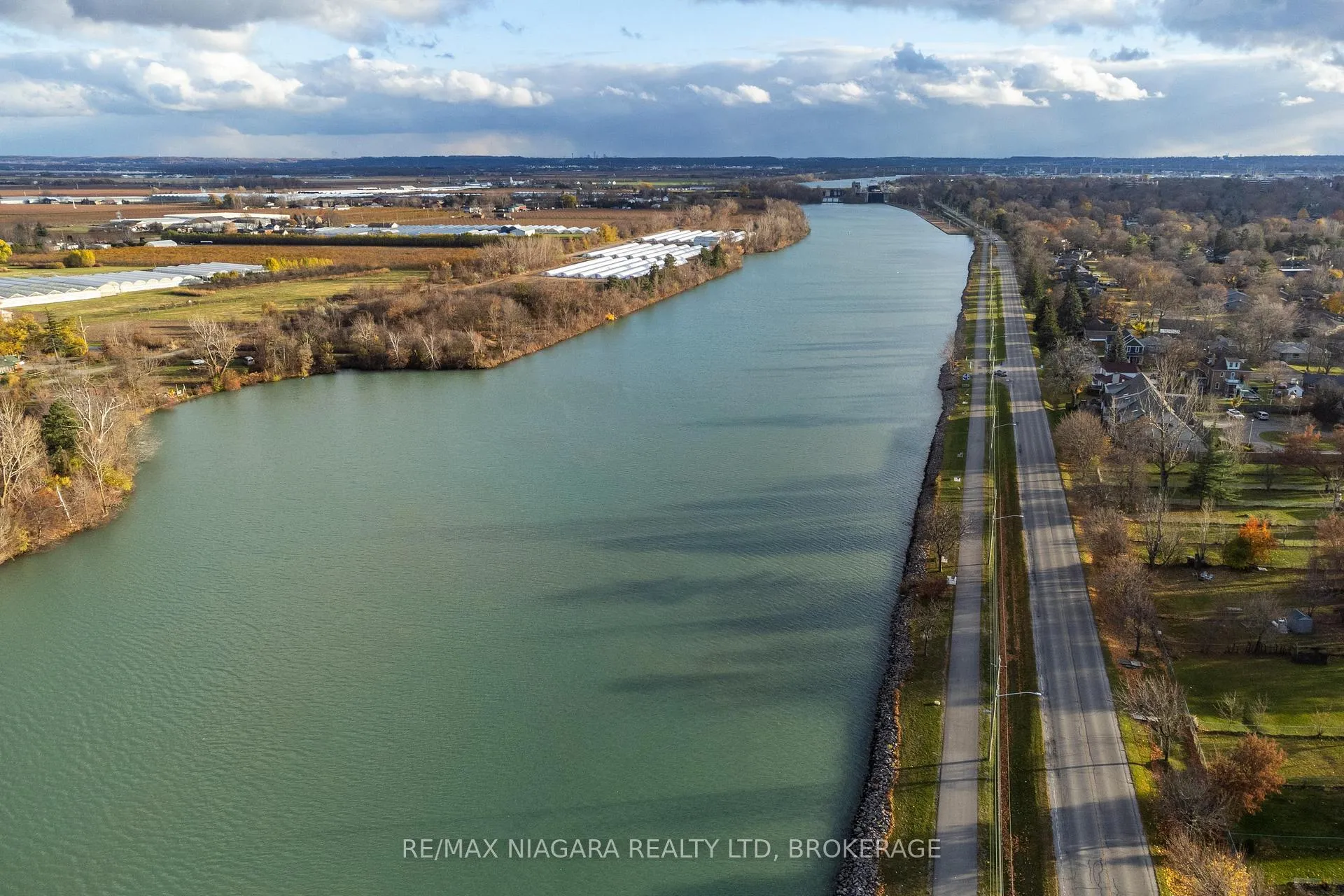 Photo 40 of 28 Viking Drive, St. Catharines, Bunting/Linwell — HOMEH