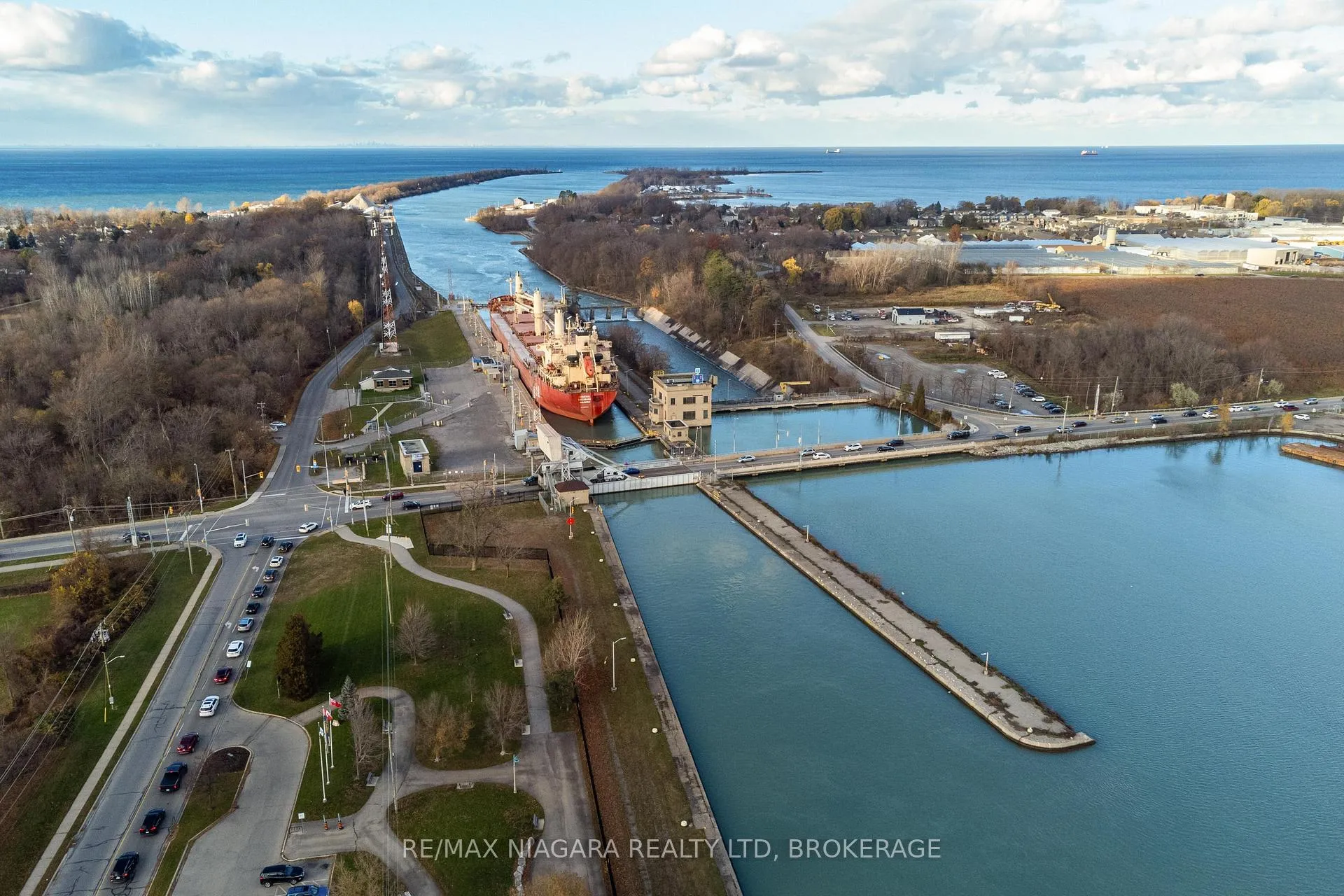 Photo 41 of 28 Viking Drive, St. Catharines, Bunting/Linwell — HOMEH