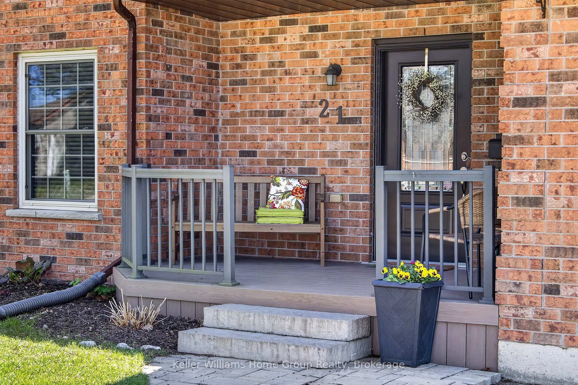 Photo 4 of 21 Brazolot Drive, Guelph, Kortright West — HOMEH