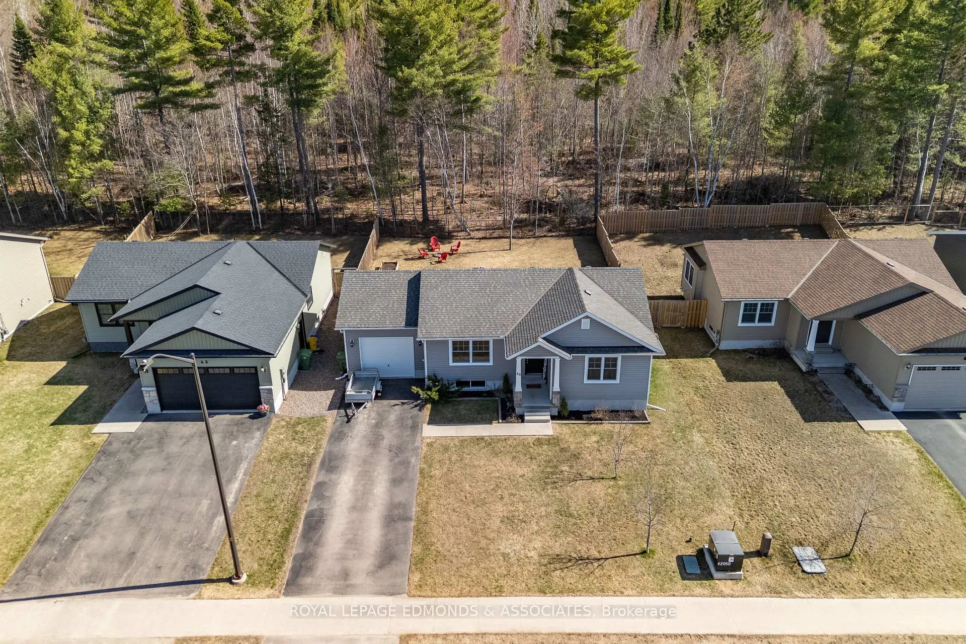 Photo 2 of 45 Dustin Drive, Petawawa — HOMEH