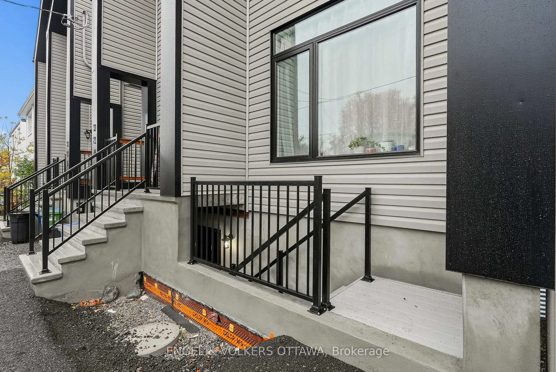 Photo 3 of Unit B, 322 Frontenac Street, Ottawa, Vanier — HOMEH