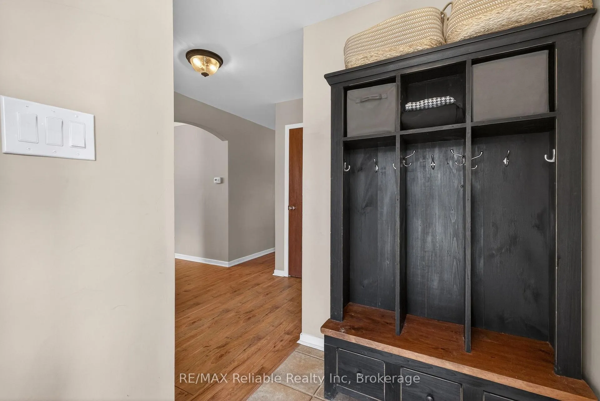 Photo 3 of 131 Cayley Street, Goderich, Goderich (Town) — HOMEH