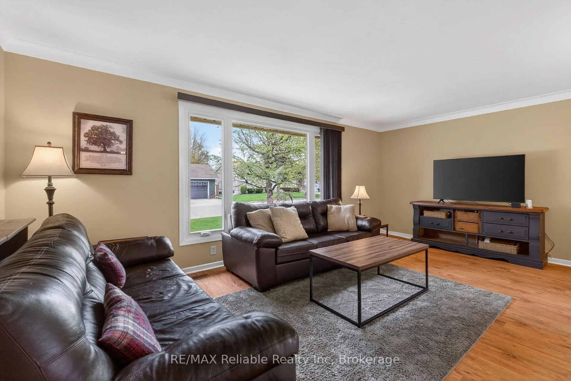 Photo 4 of 131 Cayley Street, Goderich, Goderich (Town) — HOMEH