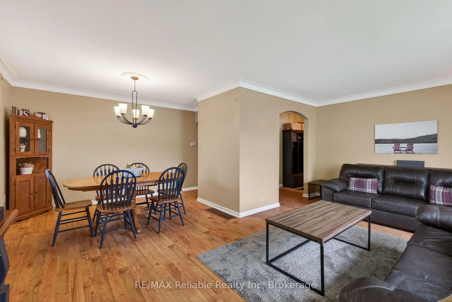 Photo 6 of 131 Cayley Street, Goderich, Goderich (Town) — HOMEH