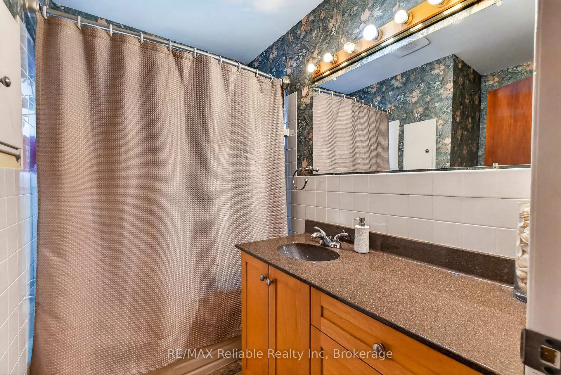 Photo 15 of 131 Cayley Street, Goderich, Goderich (Town) — HOMEH