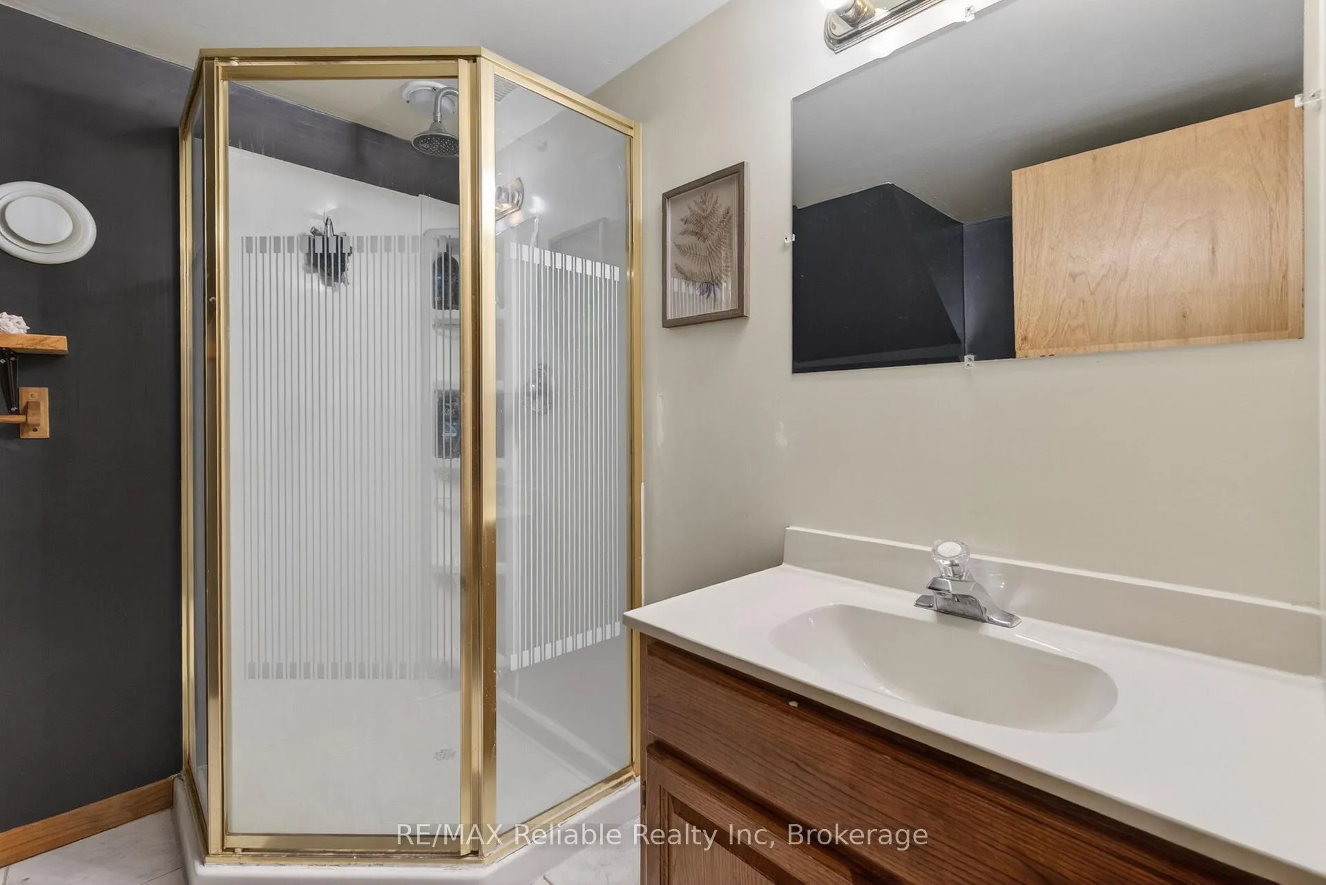 Photo 23 of 131 Cayley Street, Goderich, Goderich (Town) — HOMEH