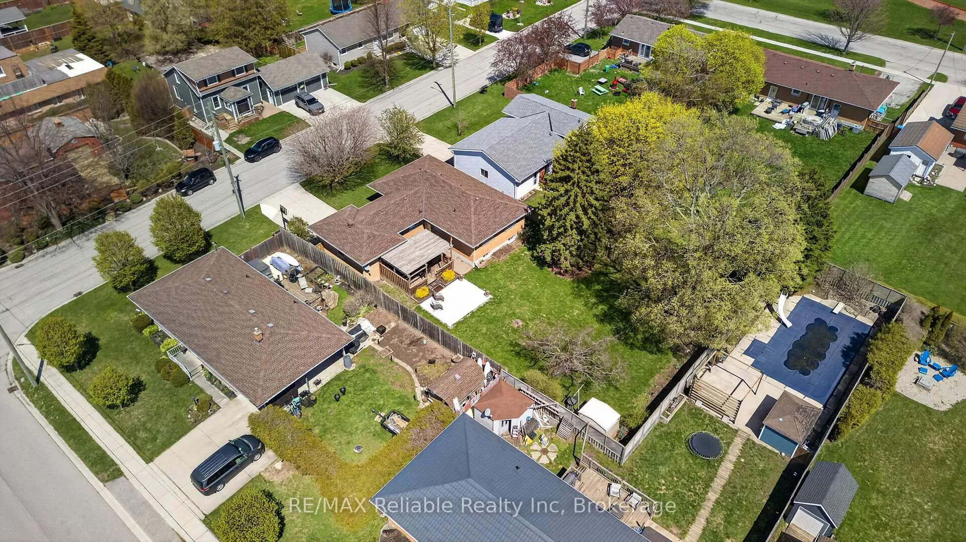 Photo 31 of 131 Cayley Street, Goderich, Goderich (Town) — HOMEH